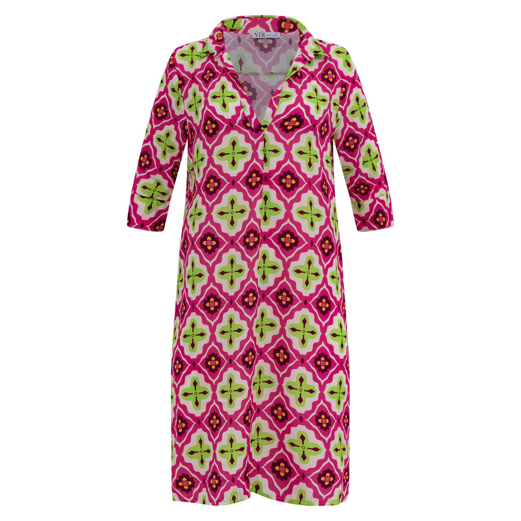 6401IKA Kleid V Kacheldruck pink